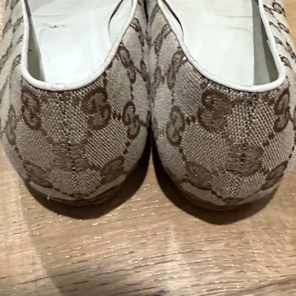 Gucci Women's Tan and Brown Ballet Flats with Red and Green BowAccents - Picture 7 of 11